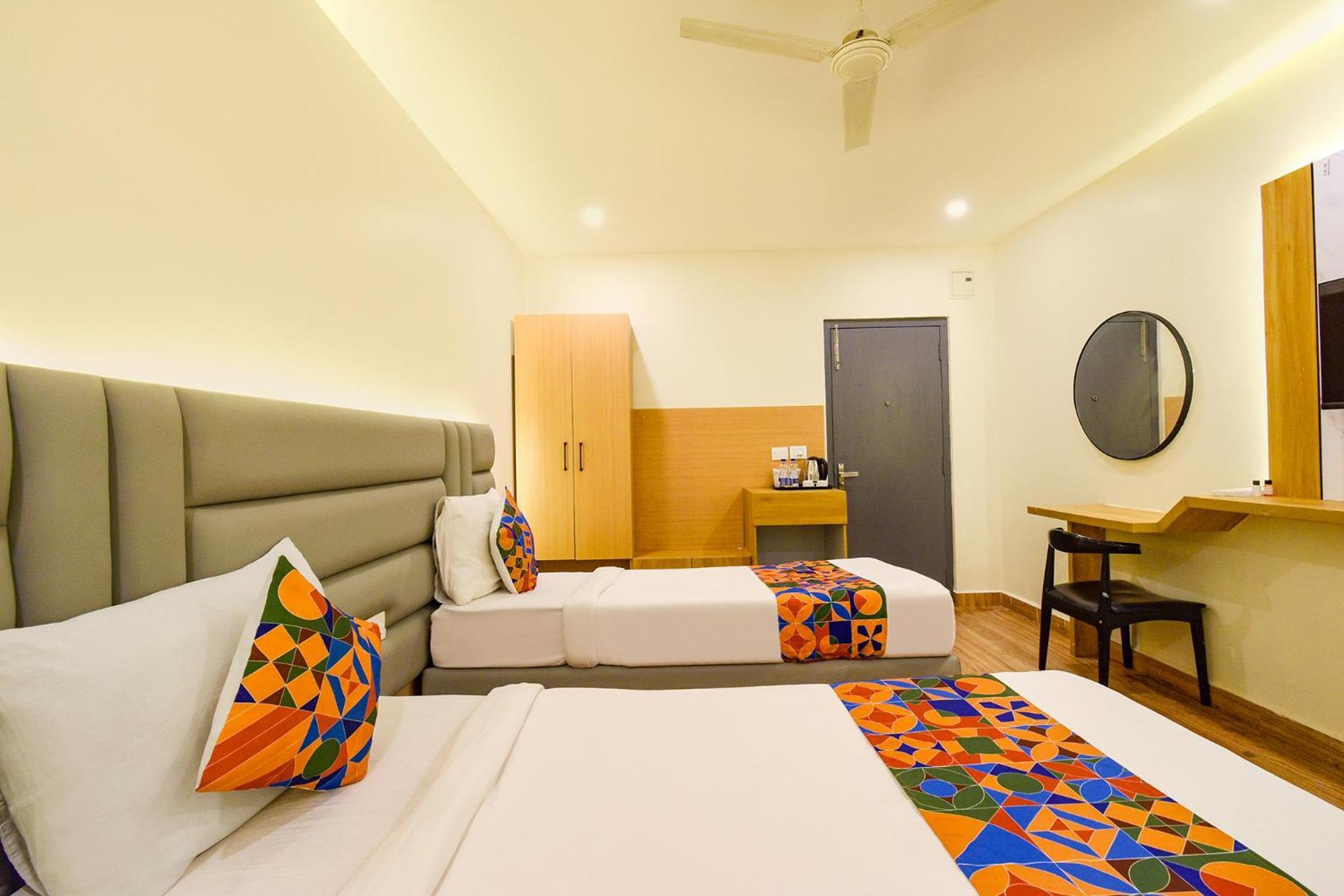 Fabhotel White Ridge - Kondapur Kondapur  Bagian luar foto